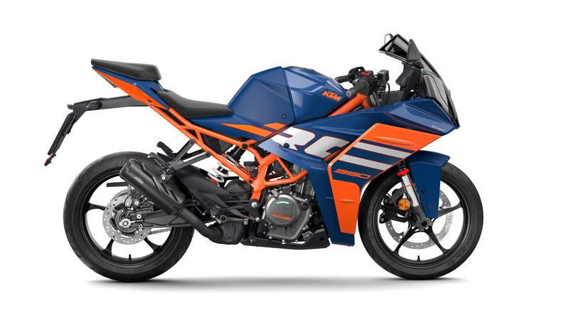 RC 390 2024 BLUE - ušetři 25000kč