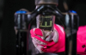 MUC-OFF DEEP SCRUBBER GLOVES - Silikonové mycí rukavice